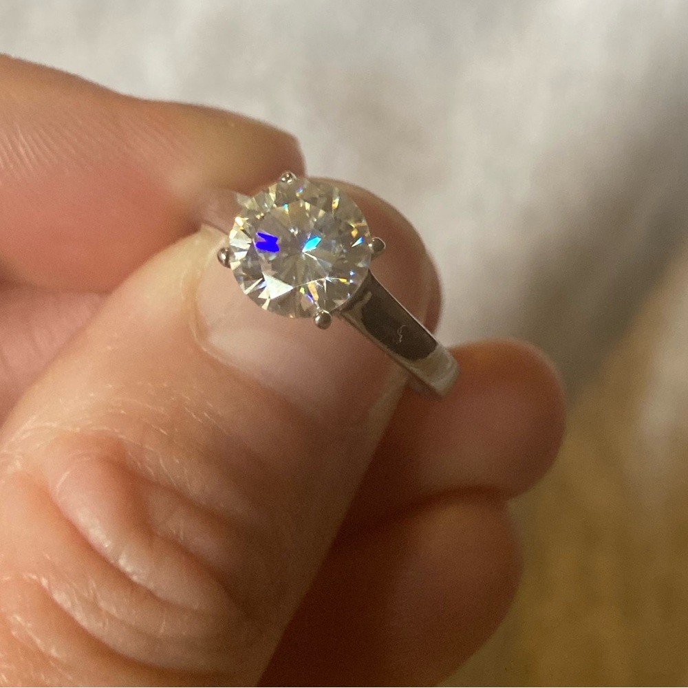 Strontium titanate “fabulite ring solitaire, DEW 1.5 ct